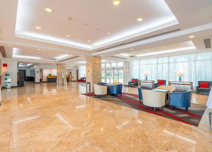 Luxury Condo Hotel With Full Kitchen, Located At 5 Mints Walk To The Beach