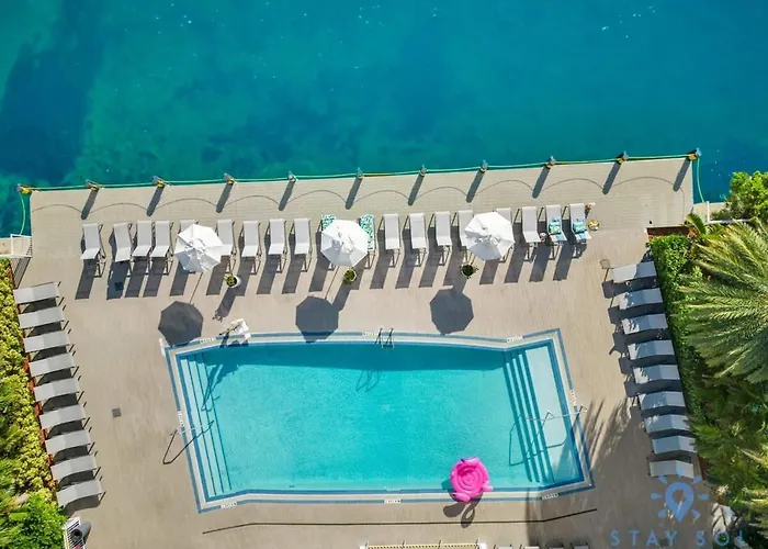 Modern Resort - Apartment With Balcony, Pool And Gym
