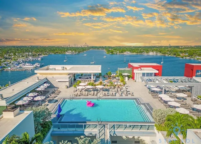 Rooftop Pool - Hot Tub - Hollywood Beach Broad - Walk