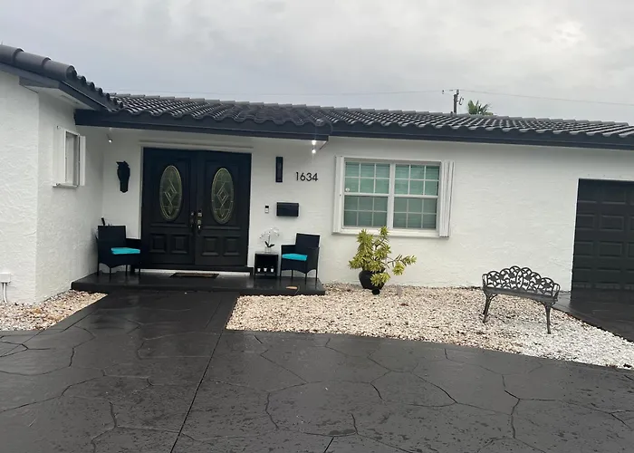 Vacation Apartment Rentals in Tamiami