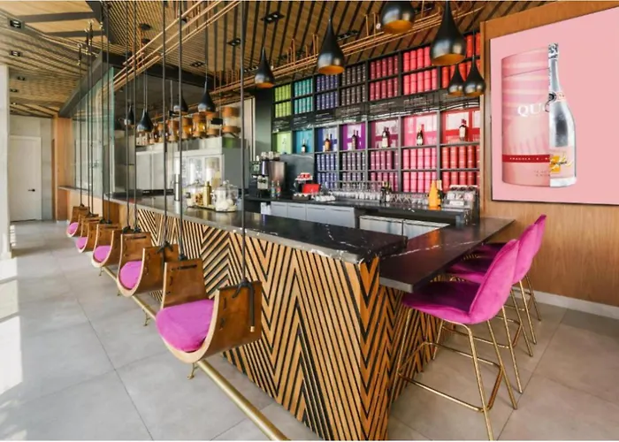 Hoteles que admiten Mascotas en Hollywood 