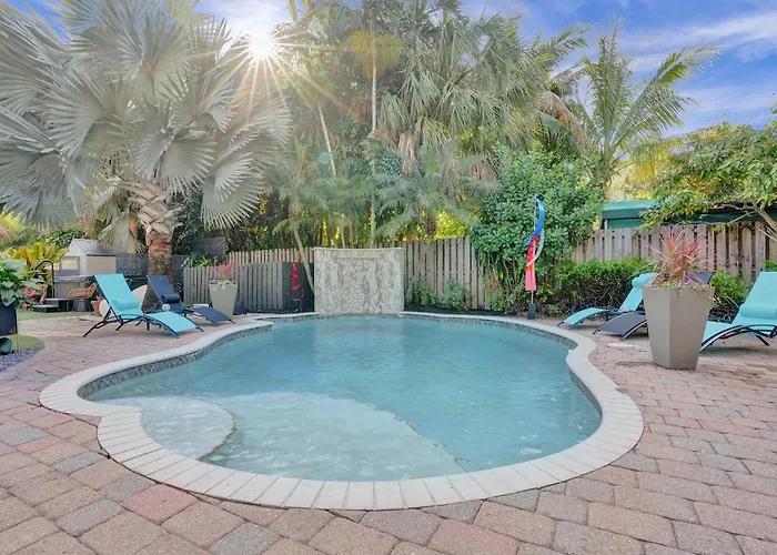 Kiki 1 - Men'S Clothing Optional Guest Houses