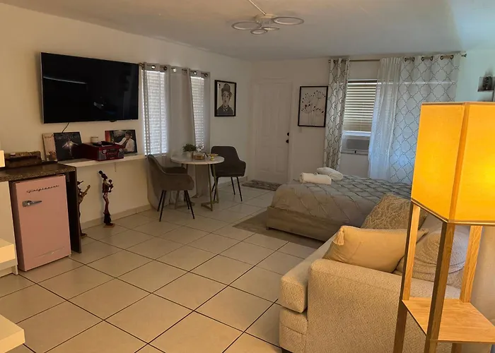 Vacation Apartment Rentals in Hialeah
