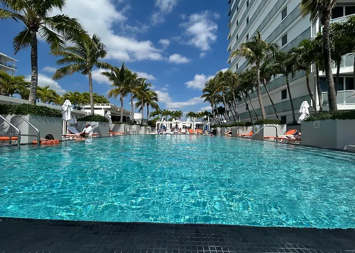 Beachfront-Spacious W Residence