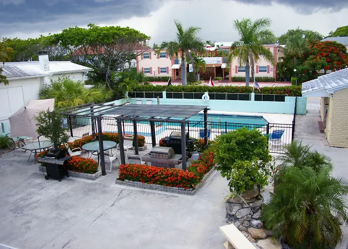 Holiday House Motel