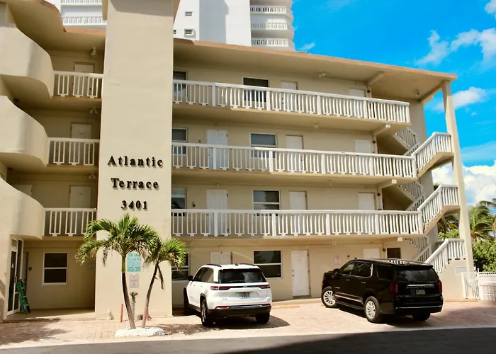 Beachfront Studio Condo #11 Pompano Beach