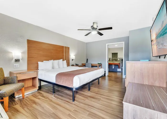 Rodeway Inn & Suites Fort Lauderdale Airport & Cruise Port Dania Beach