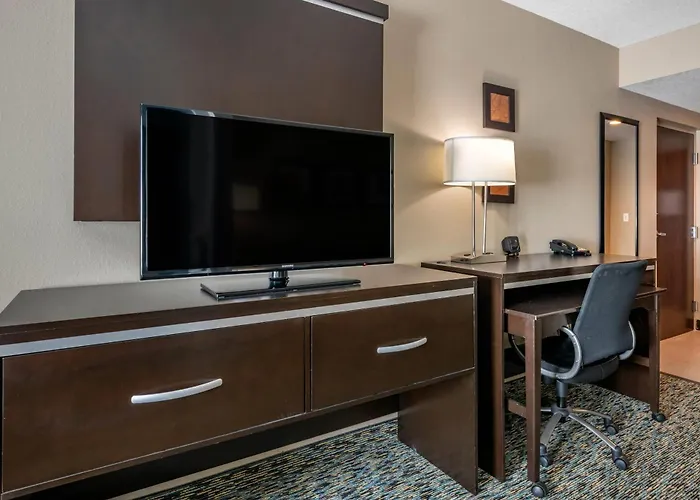 Comfort Suites Fort Lauderdale Airport South & Cruise Port