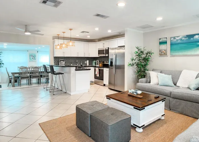 Free Heated Pool Oasis 2 King Beds Near Beach