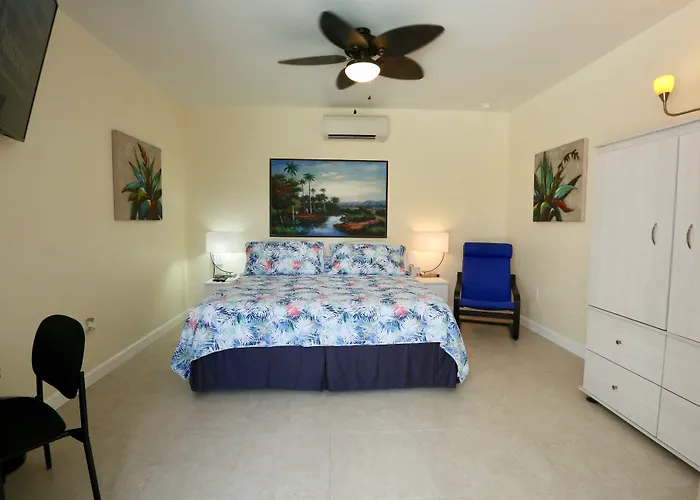 Fantasy Island Inn, Caters To Men