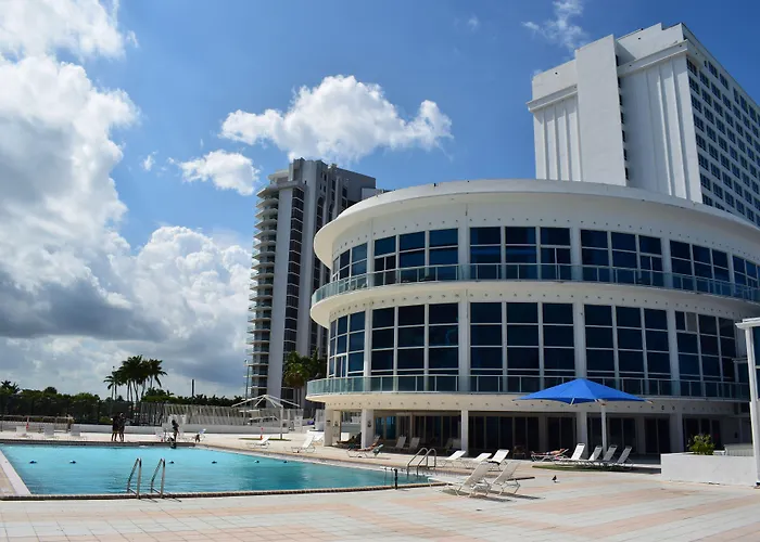 New Point Miami Beach Apartments