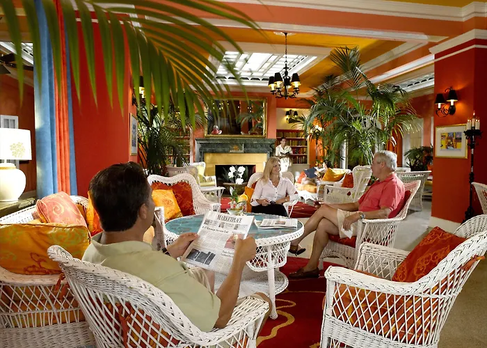 Colony Hotel & Cabana Club