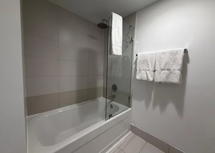 Coastal Luxe Residences - Premium Suites With Pool And Water Views Hallandale Beach