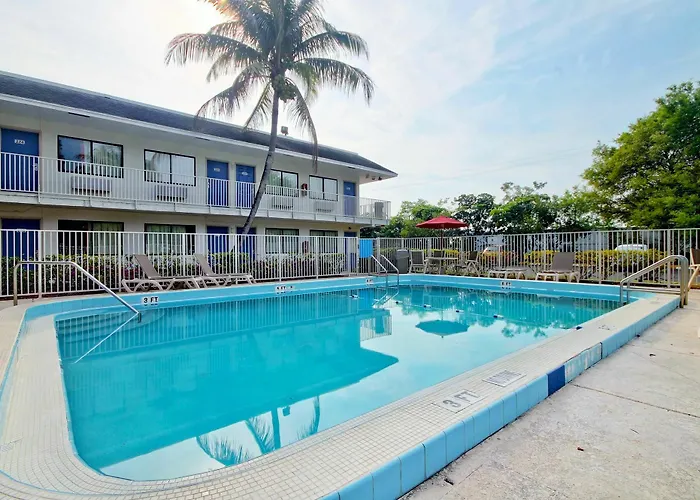Travelodge By Wyndham Pompano Beach
